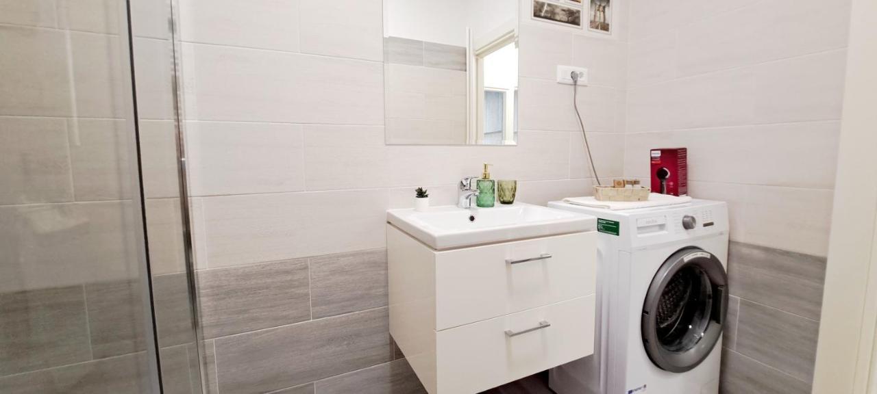 Relax Home Apartment Q Iasi Esterno foto