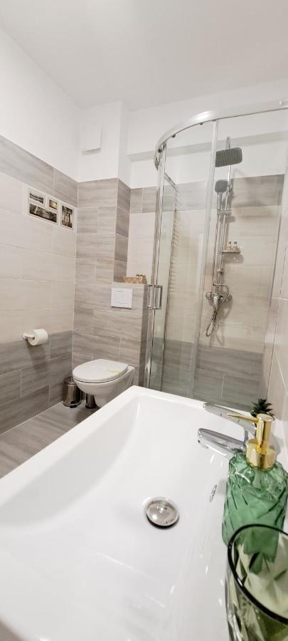 Relax Home Apartment Q Iasi Esterno foto